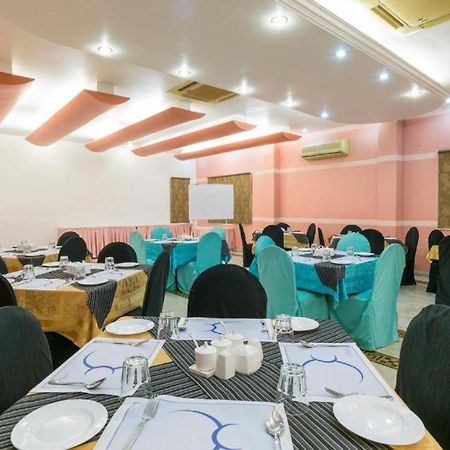 Crescent Park Hotell Chennai Exteriör bild