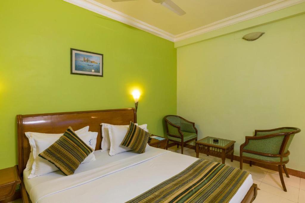Crescent Park Hotell Chennai Exteriör bild