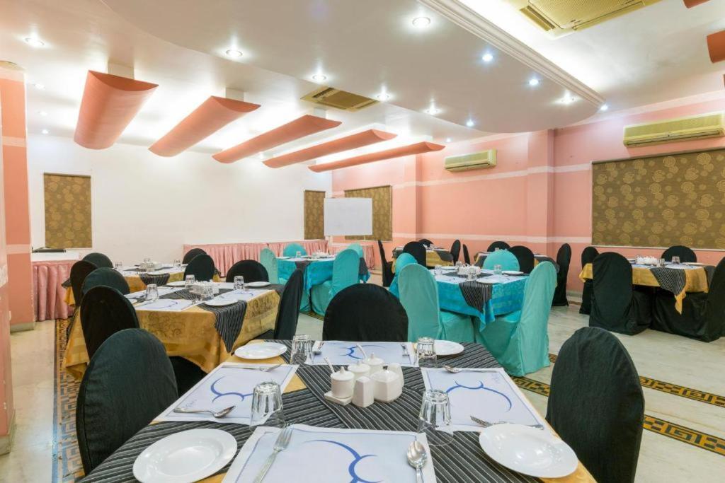 Crescent Park Hotell Chennai Exteriör bild