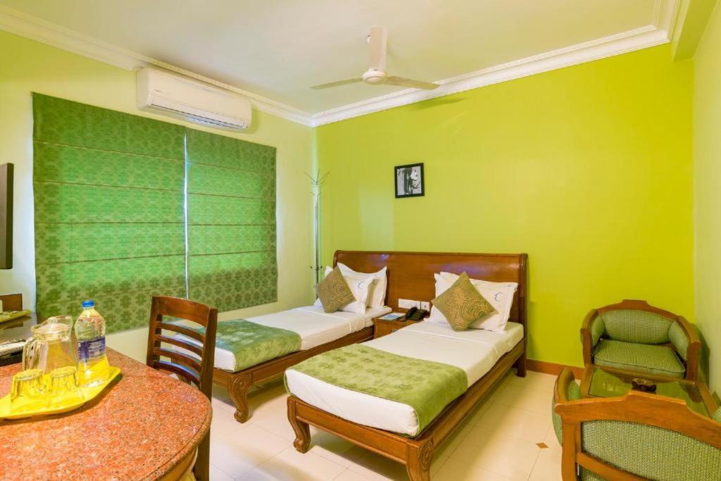 Crescent Park Hotell Chennai Exteriör bild