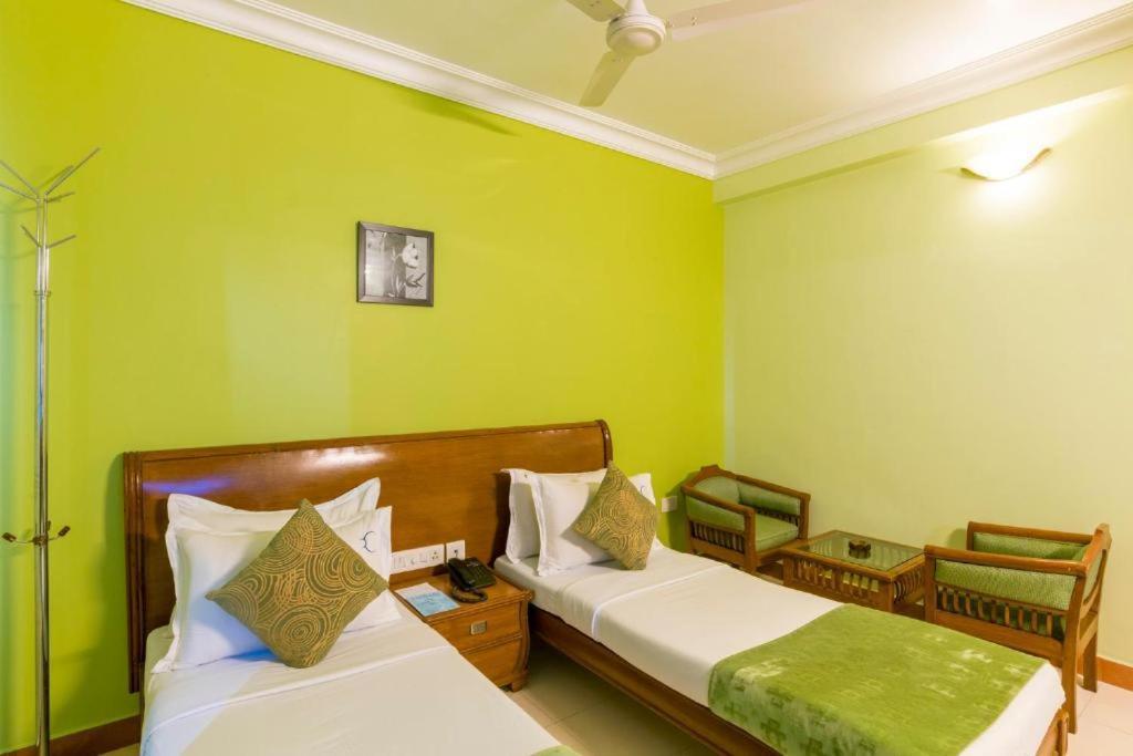 Crescent Park Hotell Chennai Exteriör bild
