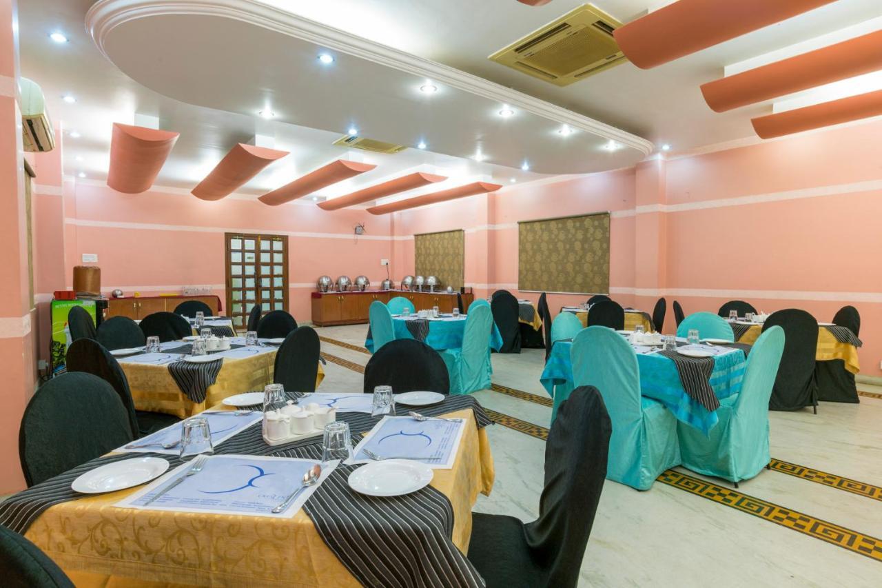 Crescent Park Hotell Chennai Exteriör bild