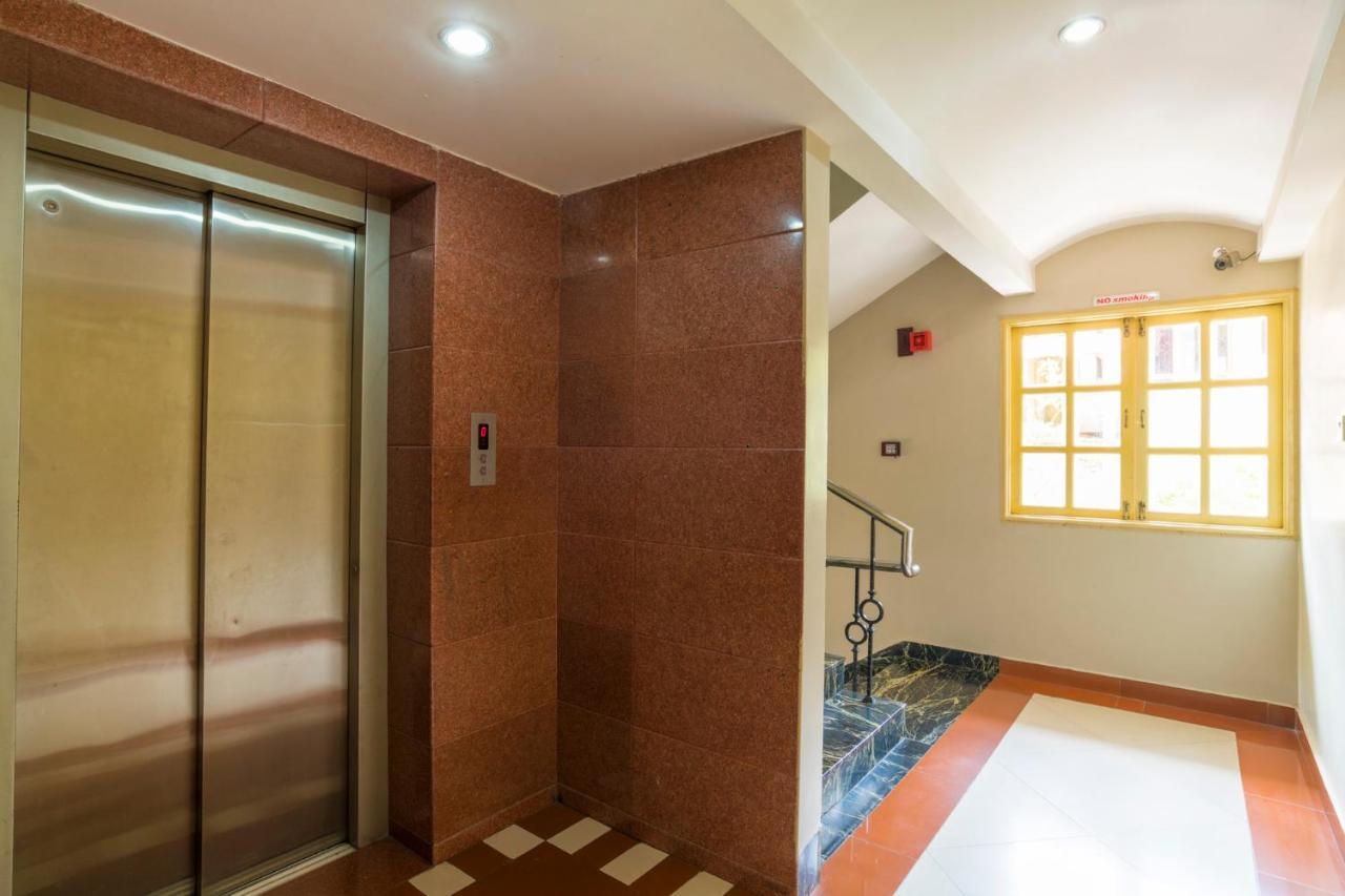 Crescent Park Hotell Chennai Exteriör bild