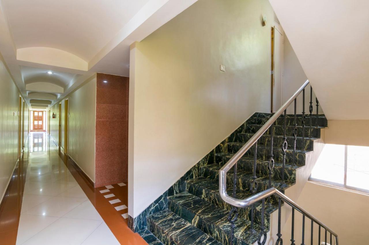 Crescent Park Hotell Chennai Exteriör bild