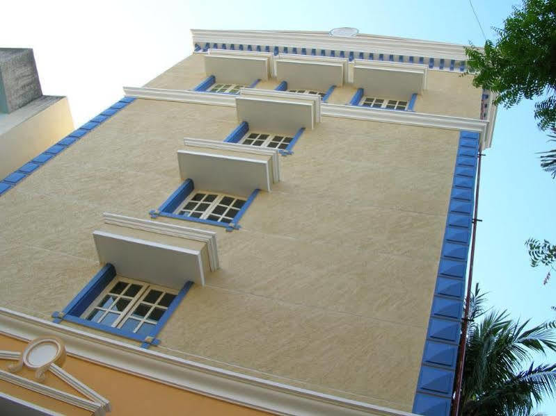 Crescent Park Hotell Chennai Exteriör bild