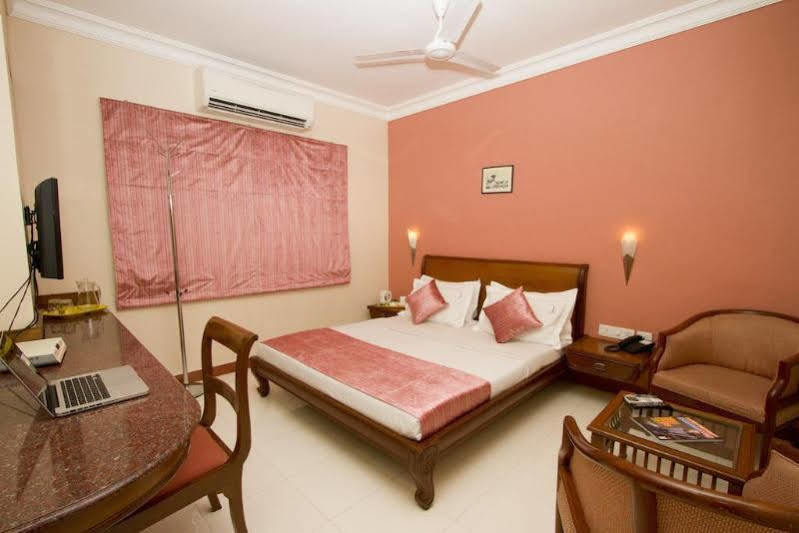 Crescent Park Hotell Chennai Exteriör bild